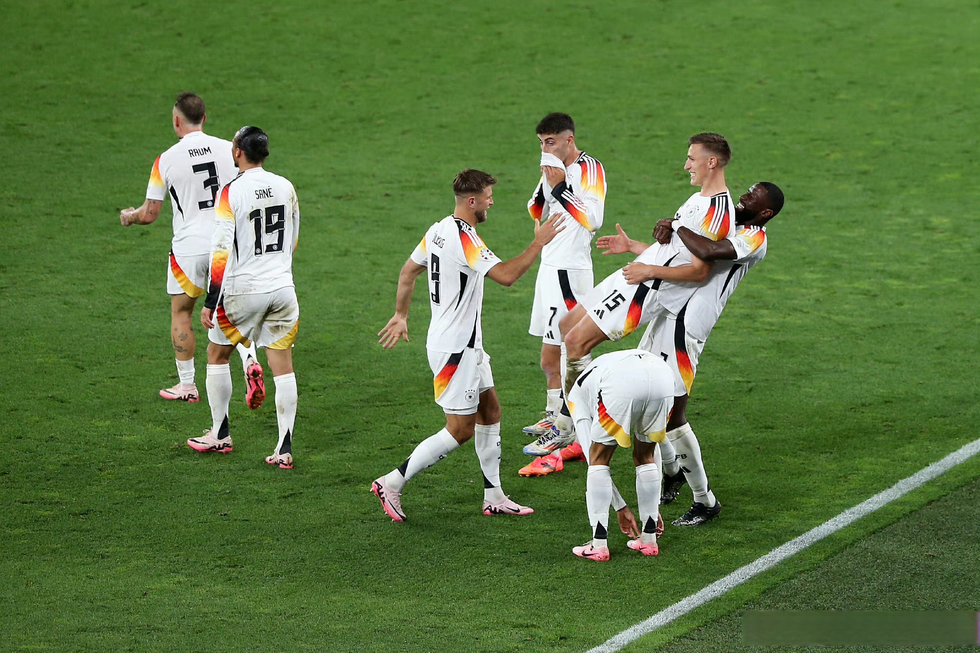 瑞士球队表现优异欧洲杯资格赛取胜