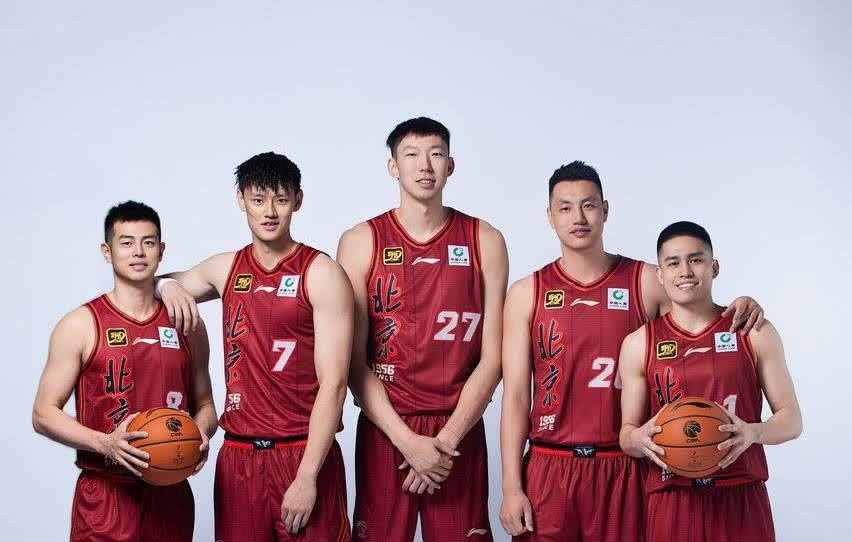 包含北京首钢取得连胜，辽宁男篮坚守榜首位置的词条