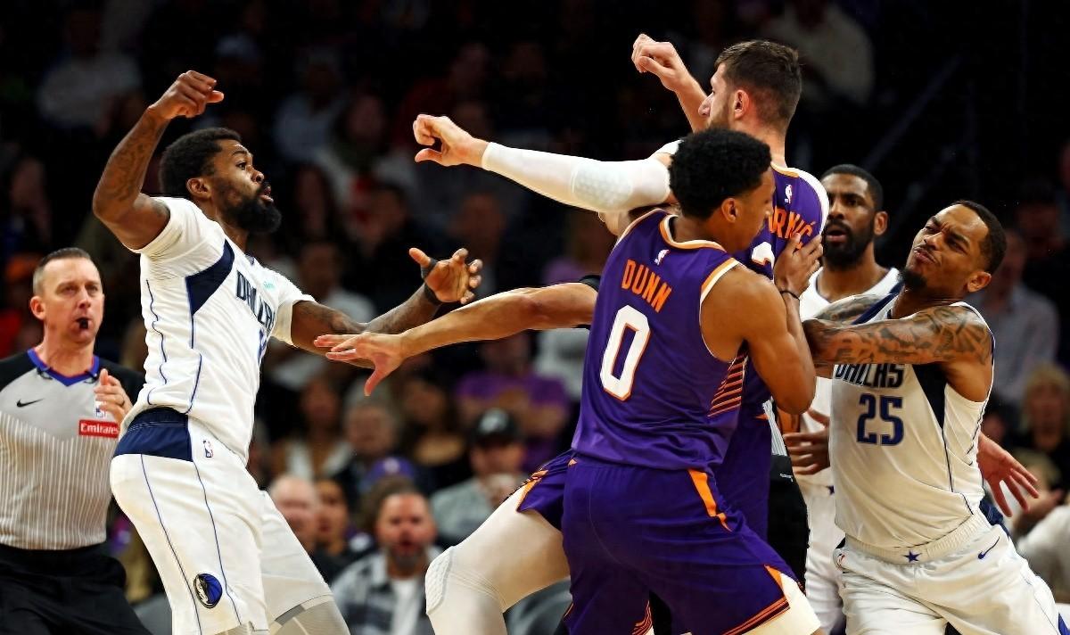 接连受罚球员陷入风波，球队受挫反弹的简单介绍