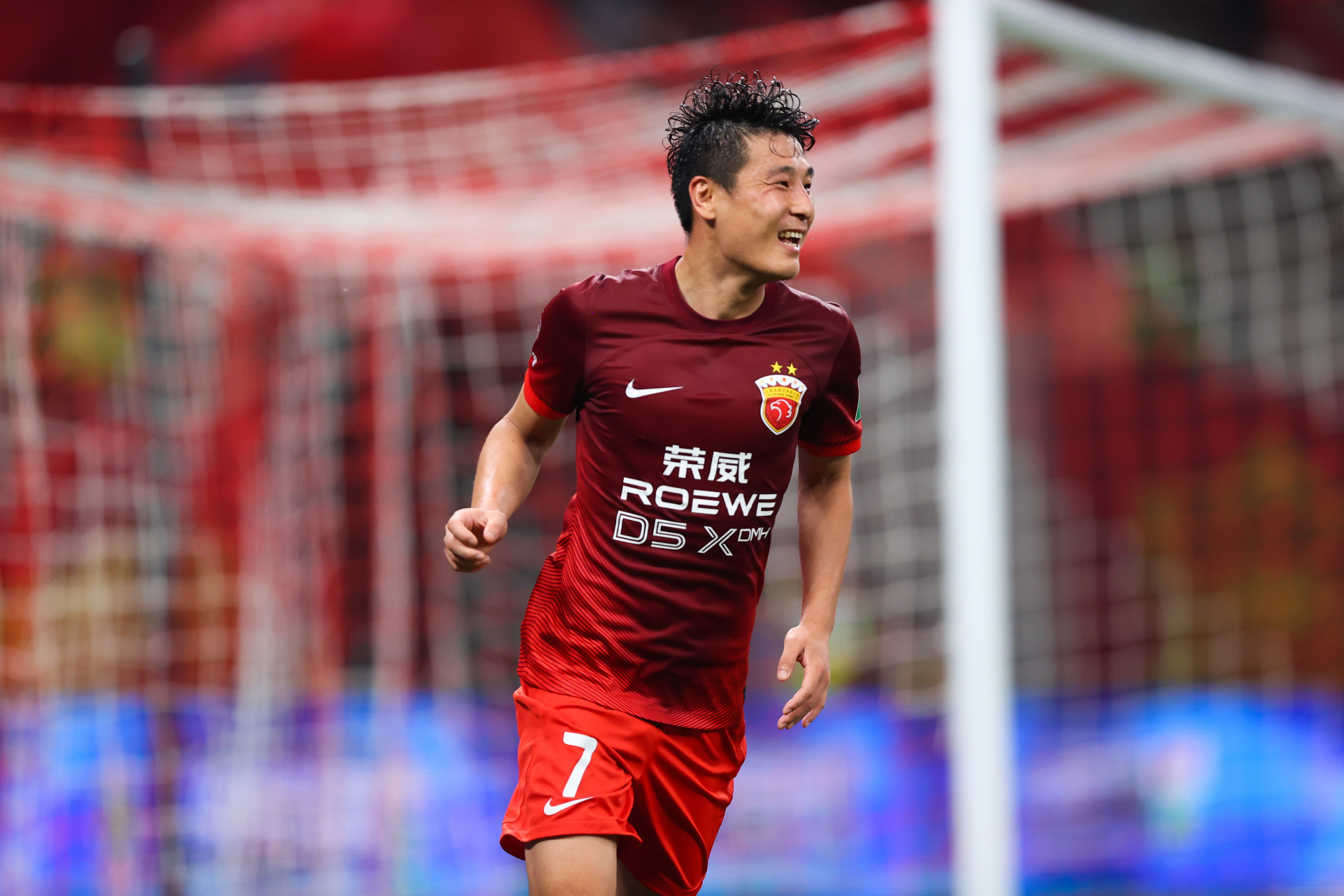 关于东亚选手突破难关，亮相总冠军战的信息