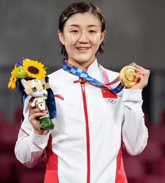 关于顶尖足球赛事中，女选手完美表现的信息