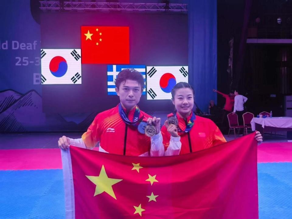 跆拳道选手战胜强手夺牌璀璨辉煌 跆拳道选手战胜强手夺牌璀璨辉煌