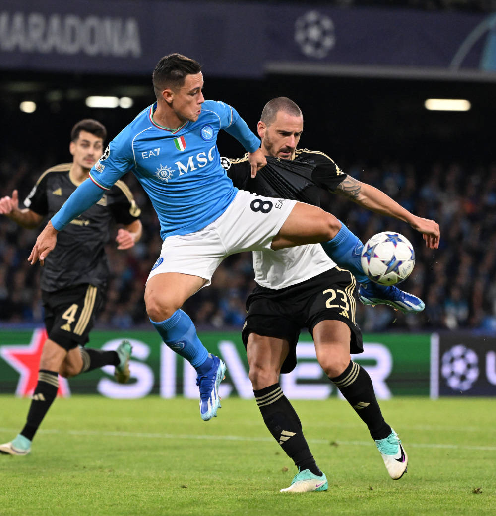 关于那不勒斯客场击败对手,保级形势稍有转机的信息 关于那不勒斯客场击败对手,保级形势稍有转机的信息