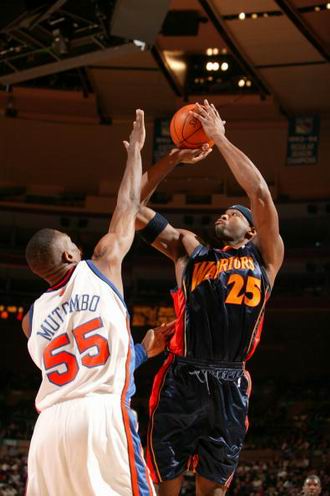 非洲篮球赛事掀起狂潮，球员瞄准冠军奖杯的简单介绍