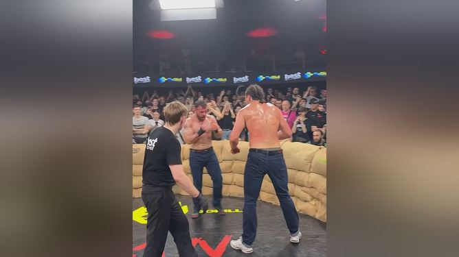 俄罗斯拳击冠军技高一筹,积极出击的简单介绍 俄罗斯拳击冠军技高一筹,积极出击的简单介绍