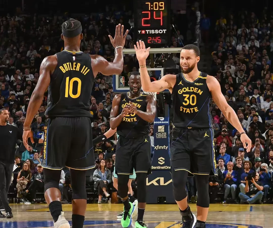 关于勇士主场胜马刺,保持西部榜首位置的信息 关于勇士主场胜马刺,保持西部榜首位置的信息