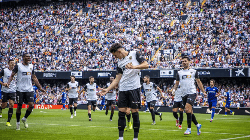 阿拉维斯后卫连续场传中助攻 阿拉维斯后卫连续场传中助攻