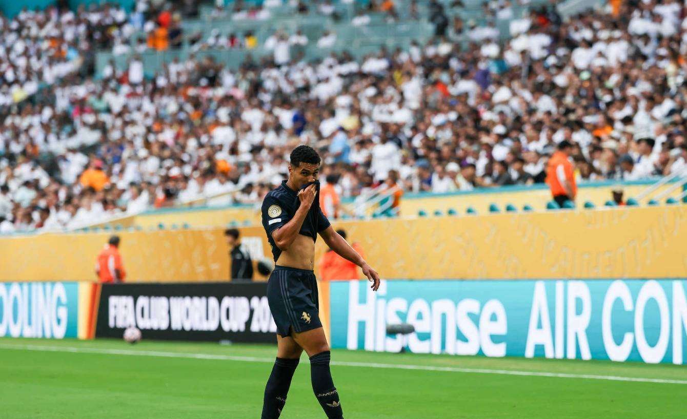 尤文门将在比赛中扑出关键点球 尤文门将在比赛中扑出关键点球