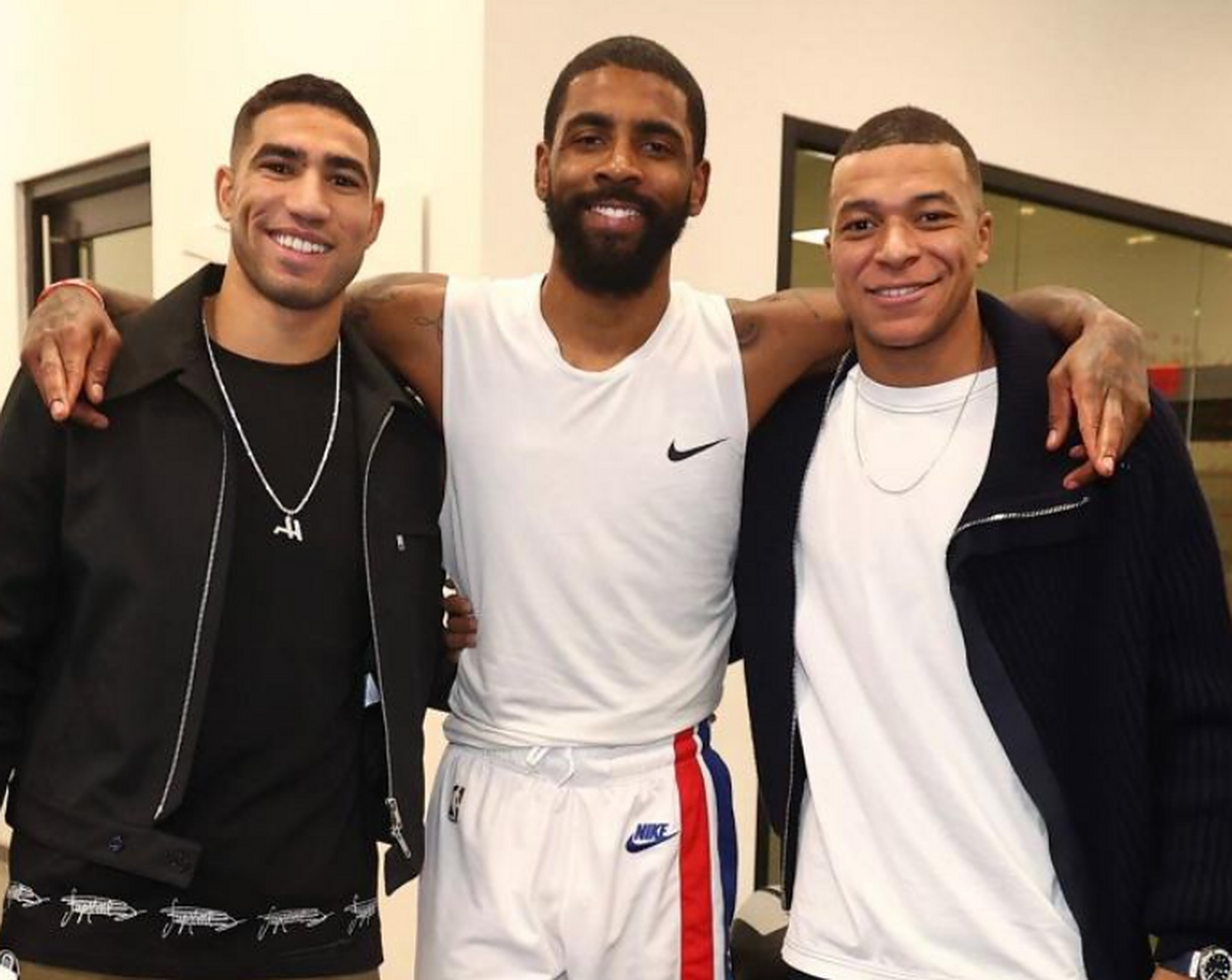 包含NBA重磅对决：法国队迎战英格兰，球迷沸腾的词条