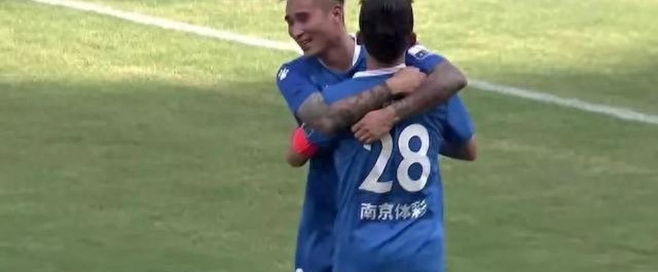 包含知名球队对决极具看点引发球迷热情的词条