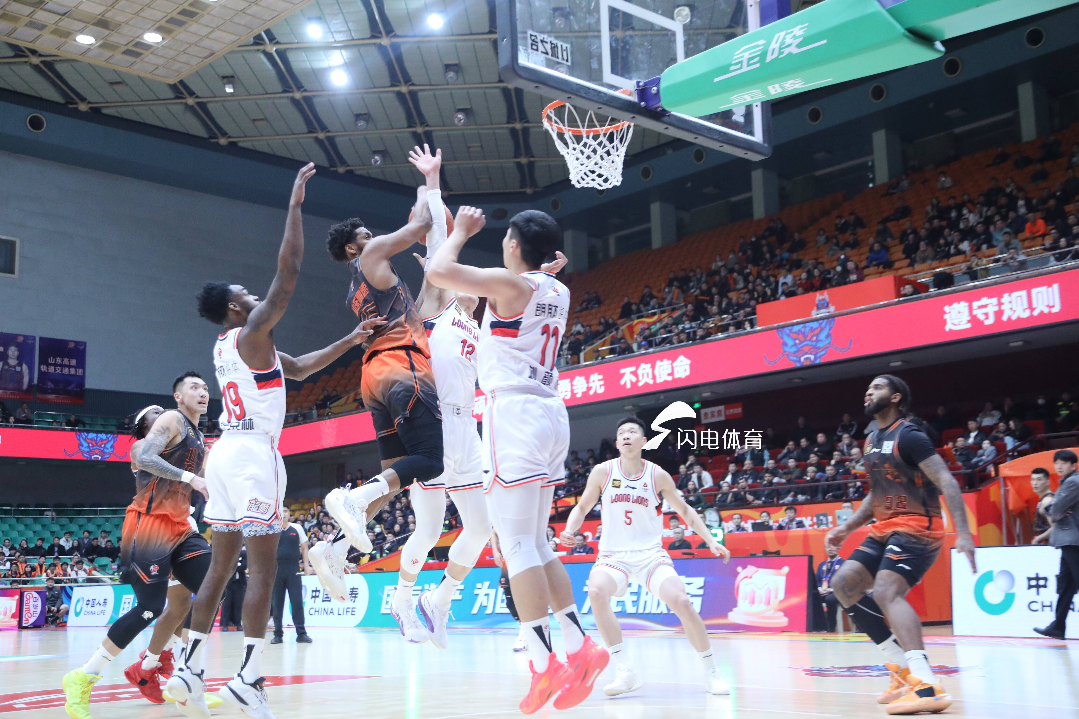 江苏男篮客场不敌,山东男篮势如破竹 江苏男篮客场不敌,山东男篮势如破竹