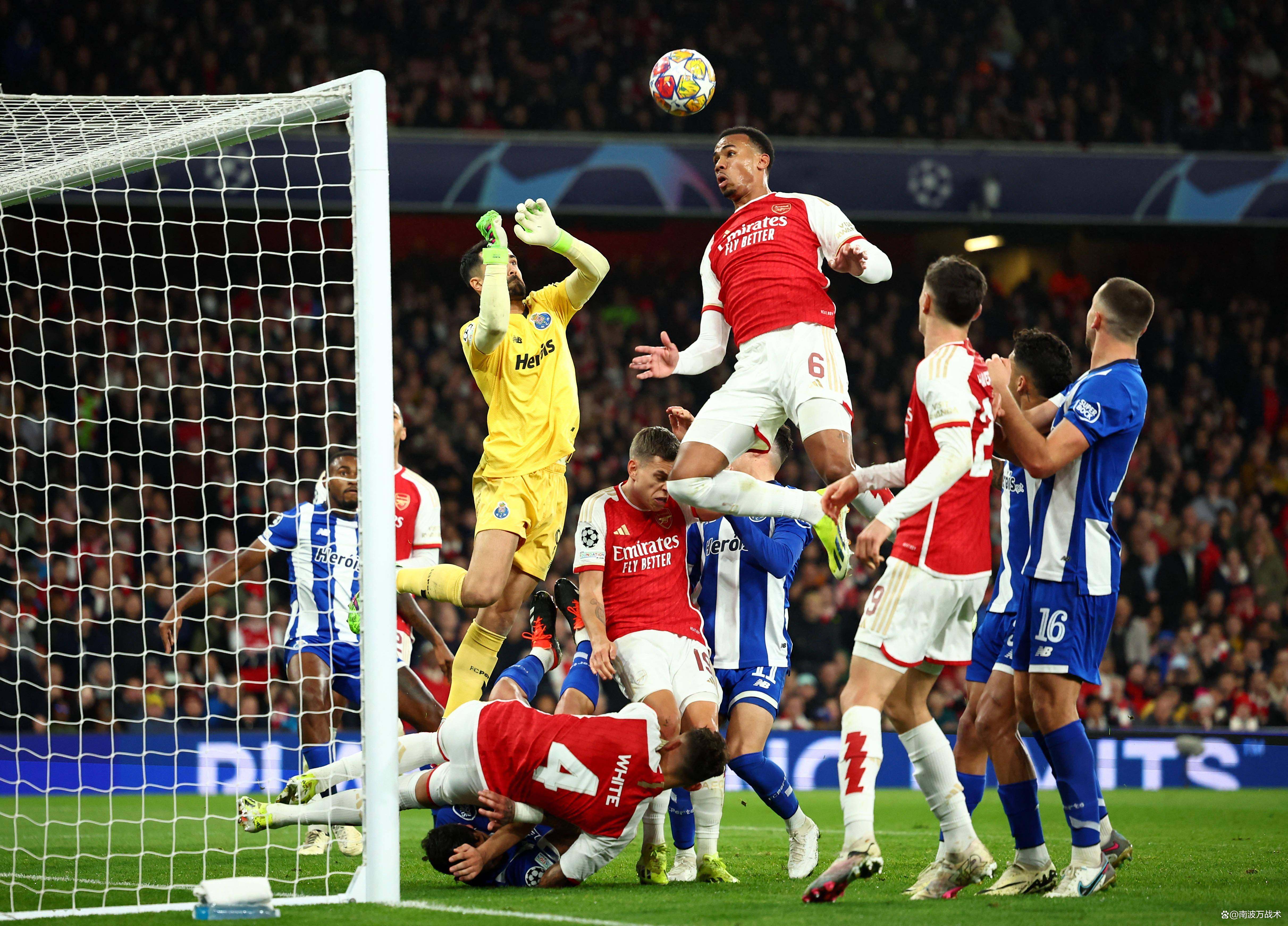 关于球员们为了荣誉而奋勇拼搏，向着胜利冲刺的信息