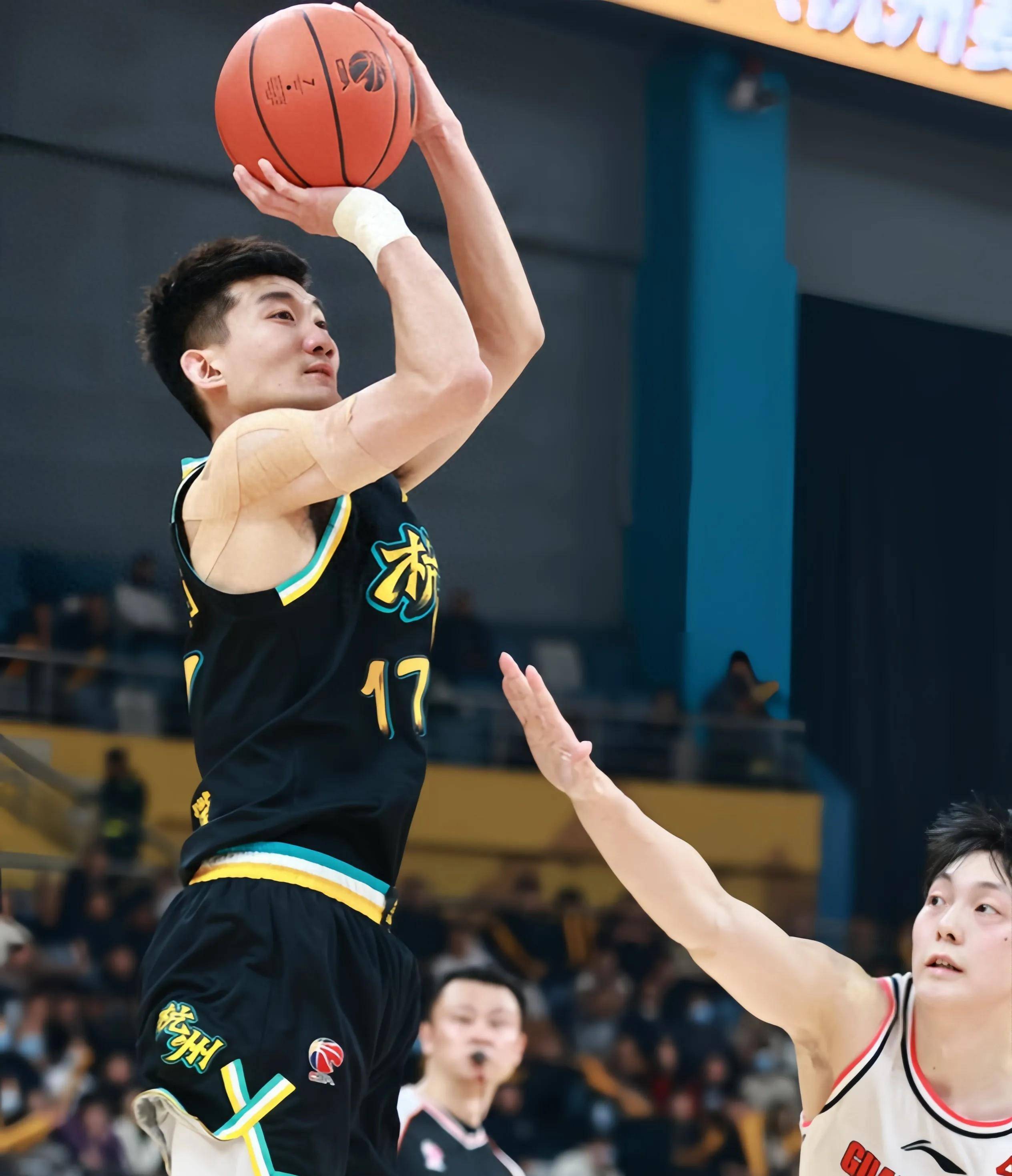 雄鹿绝杀青岛队，孙铭徽高光表现的简单介绍