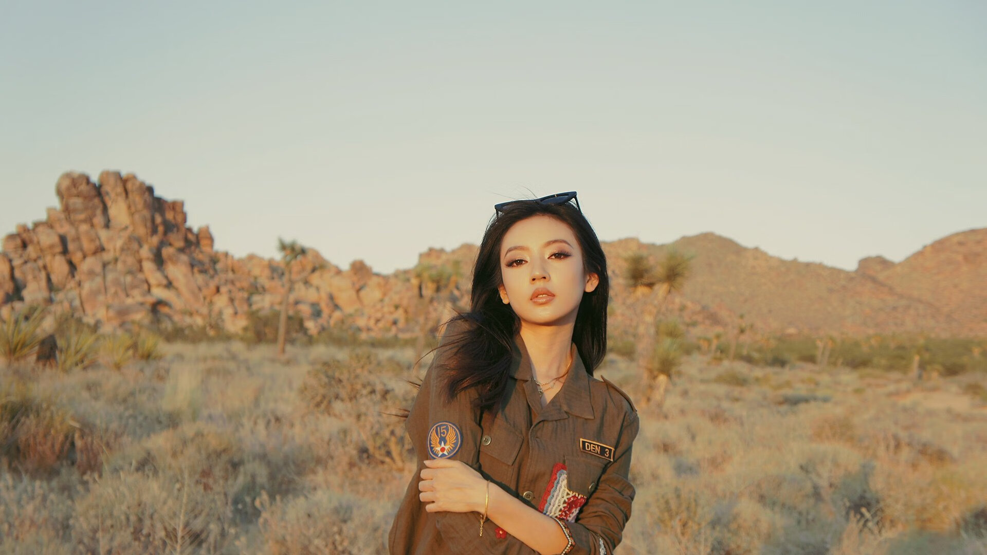 跨界风暴，篮网强行终结浙江队，米切尔F1街道赛称王