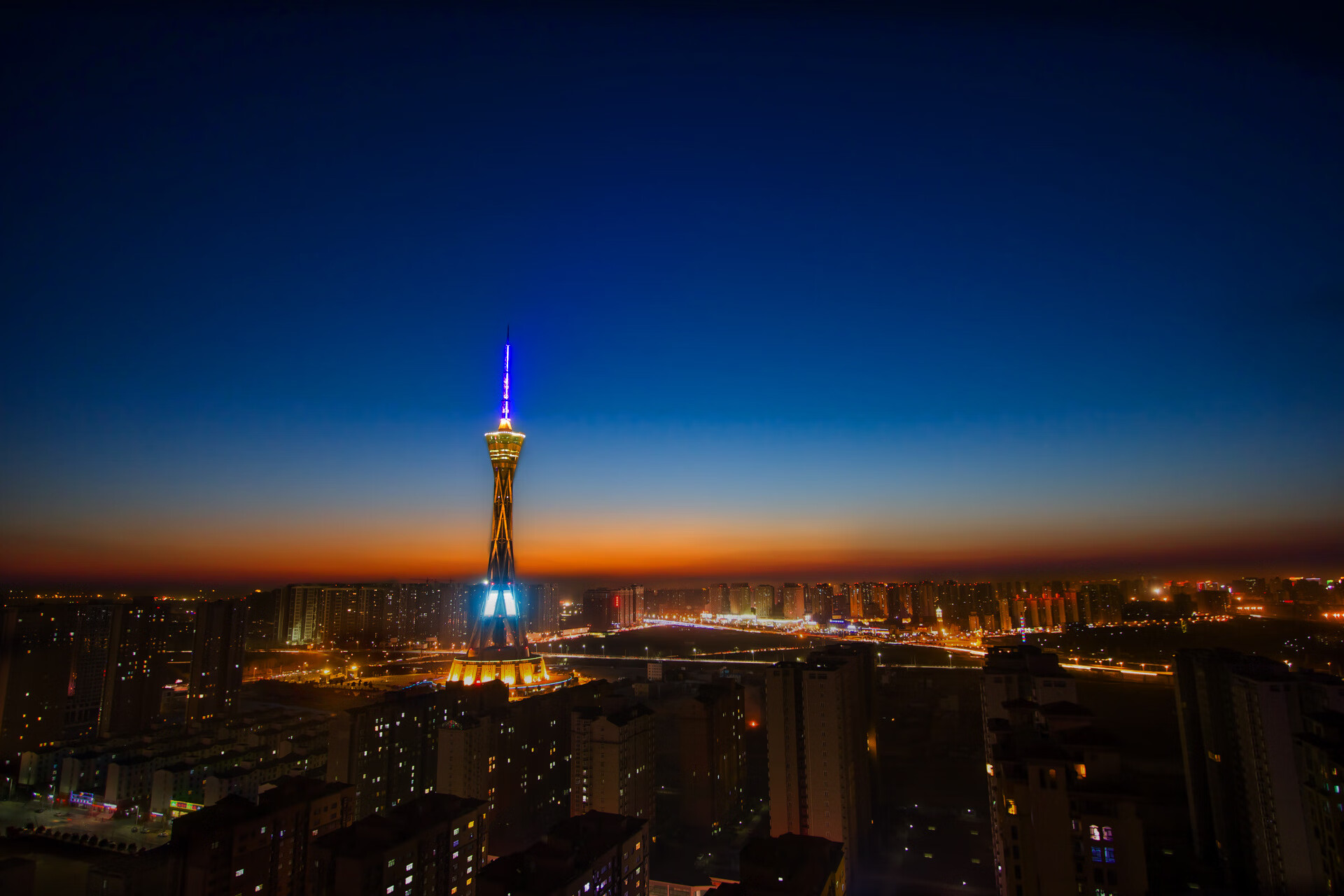 楚阿梅尼爆发点燃巴黎之夜，法国队鏖战阿尔及利亚谱写绿茵传奇