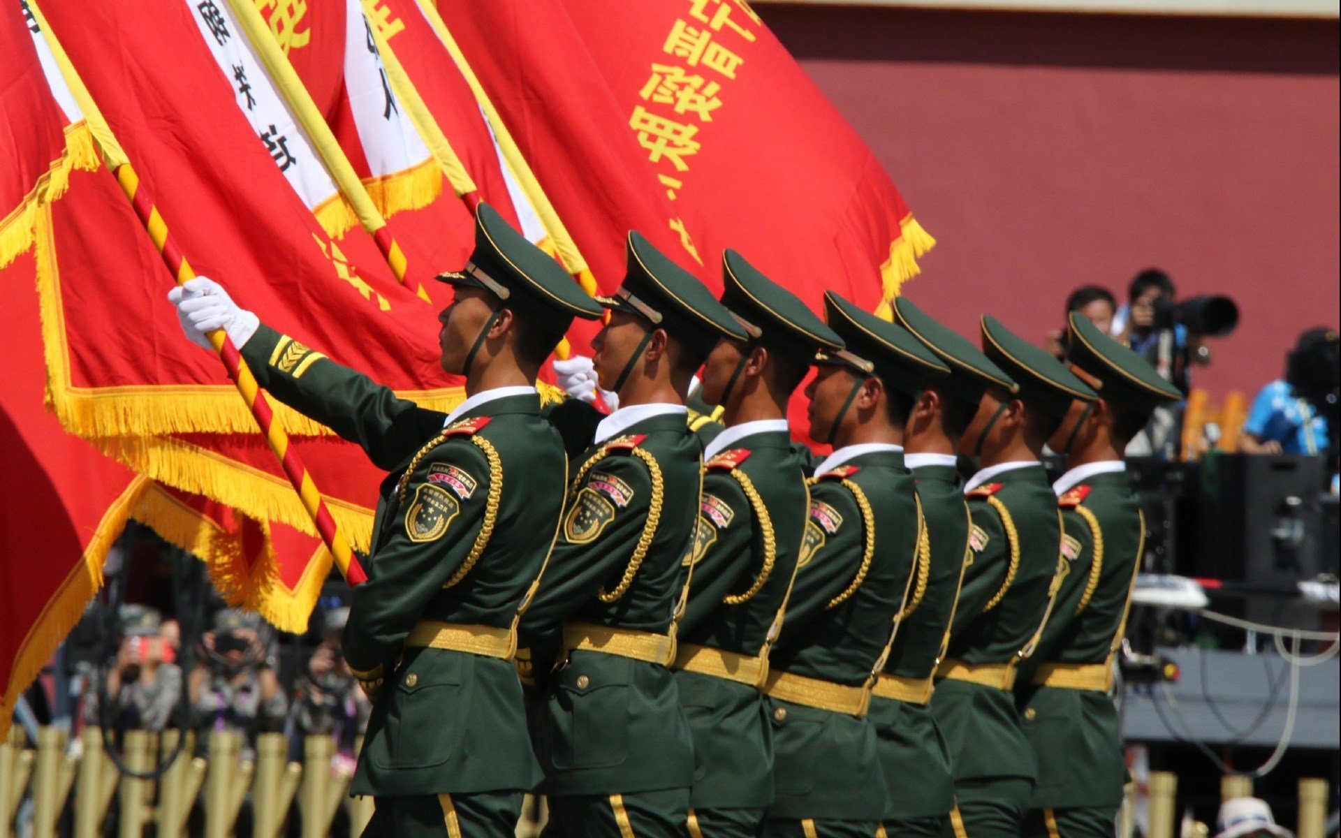 足球之夜，拉什福德爆发点燃激情，德国压哨绝杀荷兰震撼人心