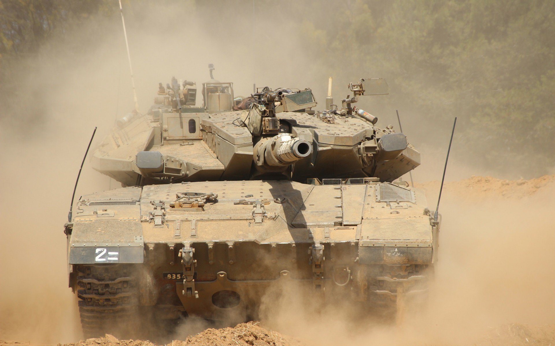 钢铁与轮胎，当绿茵场轰鸣取代战场炮火