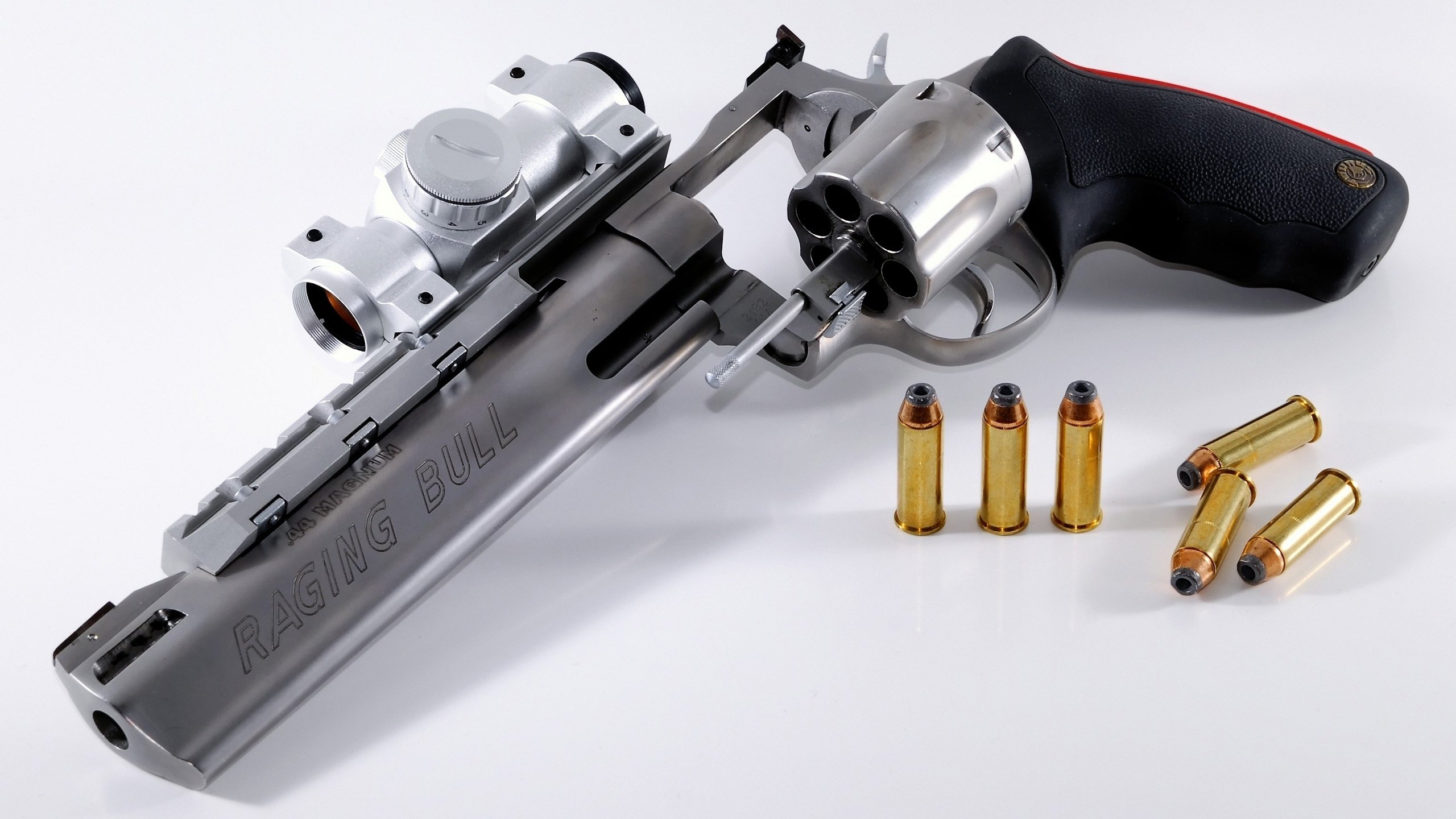 绝杀烽火映照绿茵，伊萨克硬仗之王铸就传奇