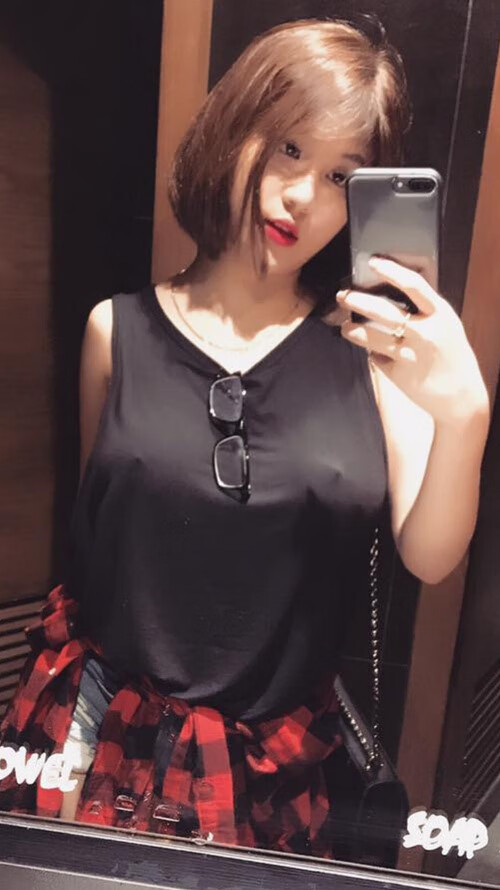 米切尔点燃赛场，76人与新疆队上演篮球盛宴